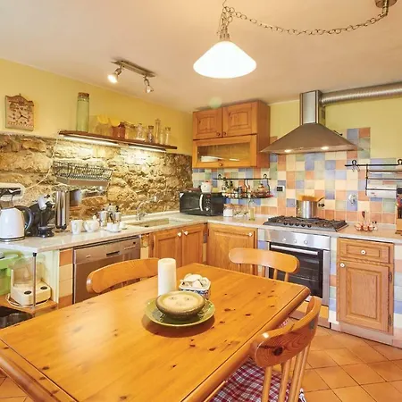 Four Bedroom Holiday In Hébergement de vacances *