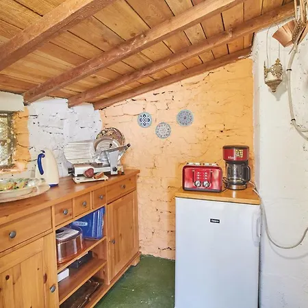 Four Bedroom Holiday In Hébergement de vacances San Remo